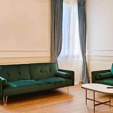 Oliver Twist In Apartment Venice