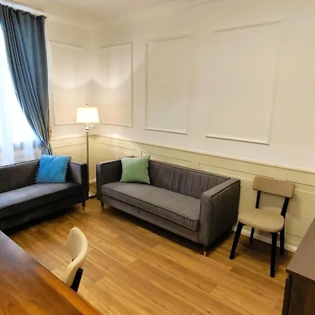 Oliver Twist In Apartment Venedig