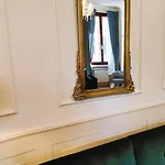 Oliver Twist In Apartment Venedig