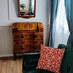 Oliver Twist In Apartment Venedig