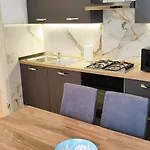 Oliver Twist In Apartment Venedig